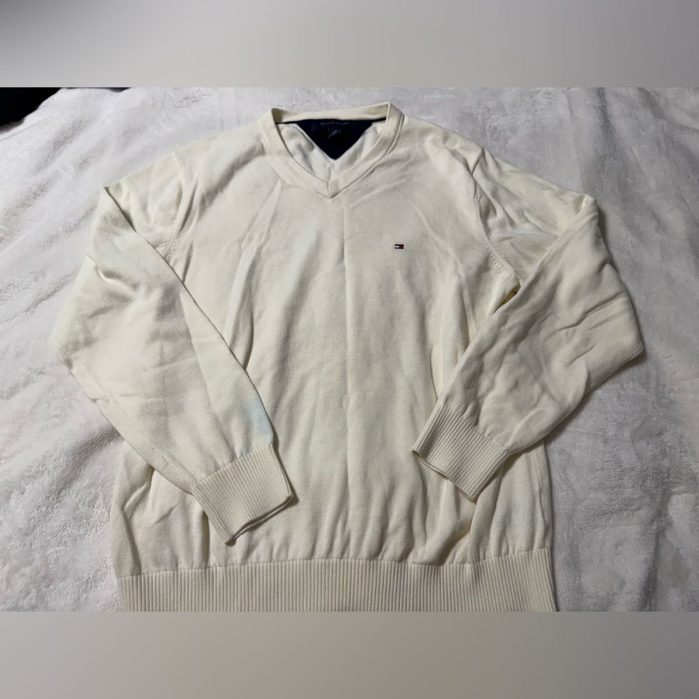 Tommy Hilfiger V-neck Sweater Color Cream Size Large